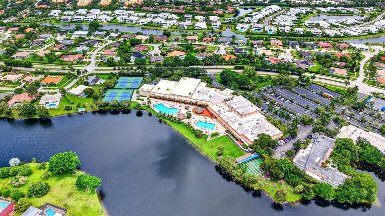 16431 Blatt Blvd, Unit 202, Weston, FL 33326 Photo