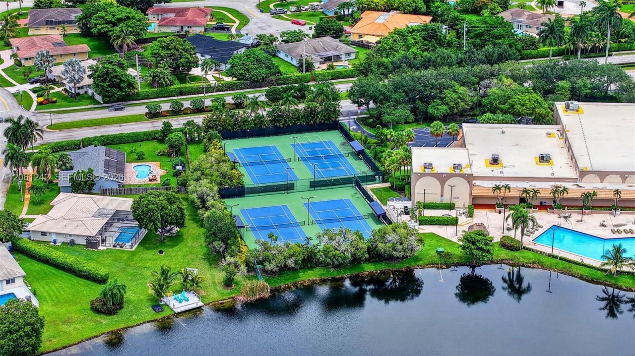16431 Blatt Blvd, Unit 202, Weston, FL 33326 Photo