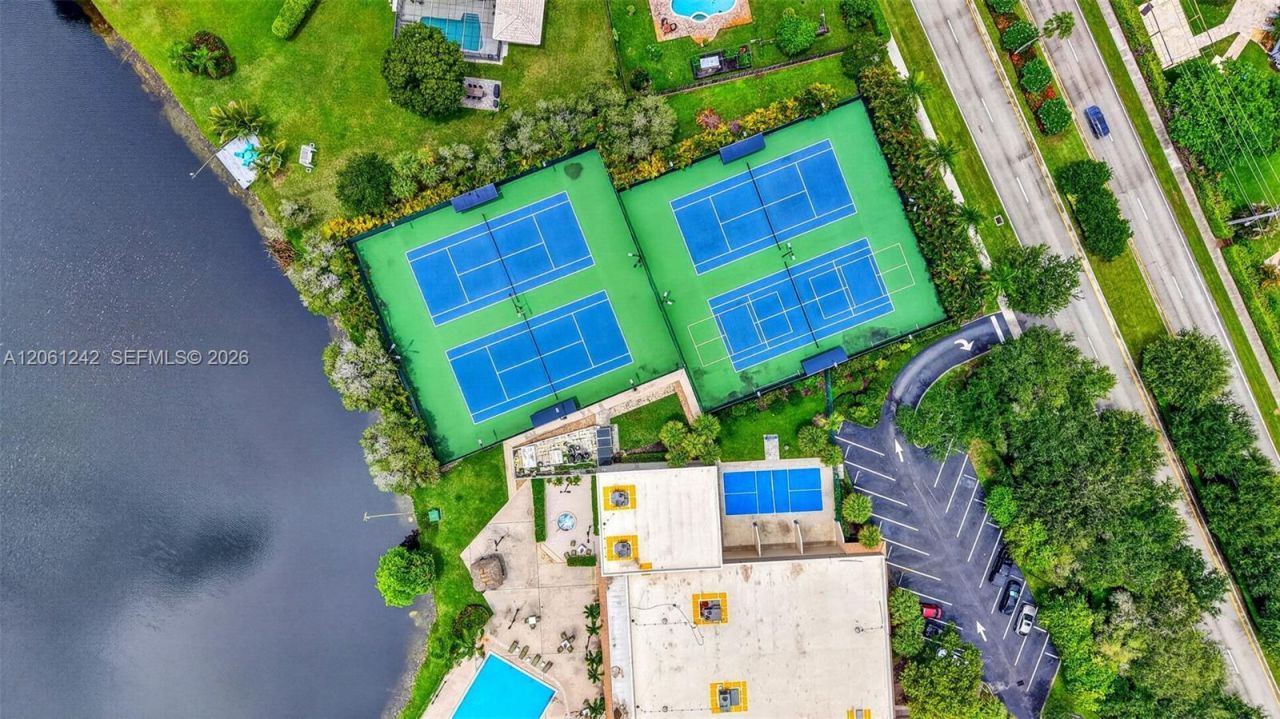 16431 Blatt Blvd, Unit 202, Weston, FL 33326 Photo