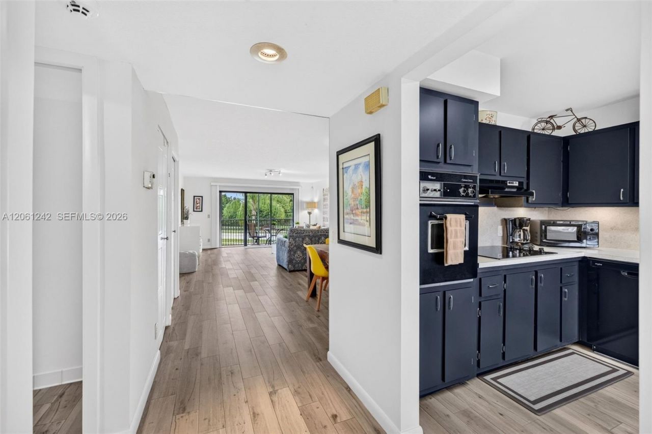 16431 Blatt Blvd, Unit 202, Weston, FL 33326 Photo