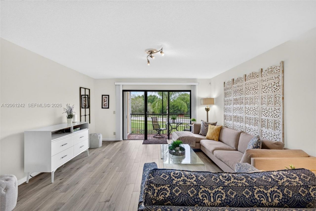 16431 Blatt Blvd, Unit 202, Weston, FL 33326 Photo