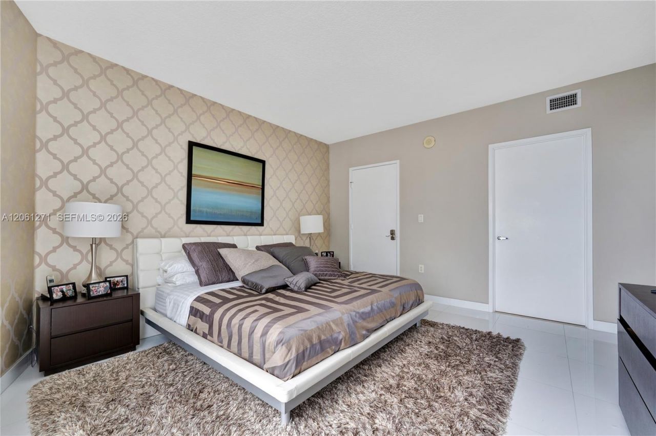 250 Sunny Isles Blvd, Unit 3-PH5, Sunny Isles Beach, FL 33160 Photo