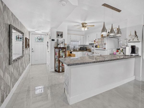 8941 S Hollybrook Blvd , Unit 202, Pembroke Pines, FL 33025