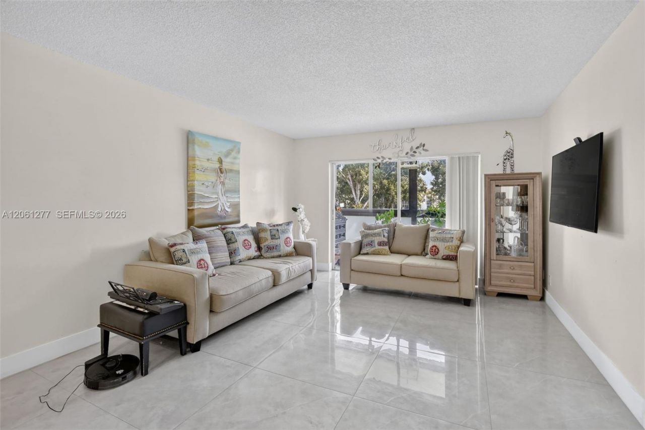 8941 S Hollybrook Blvd , Unit 202, Pembroke Pines, FL 33025 Photo