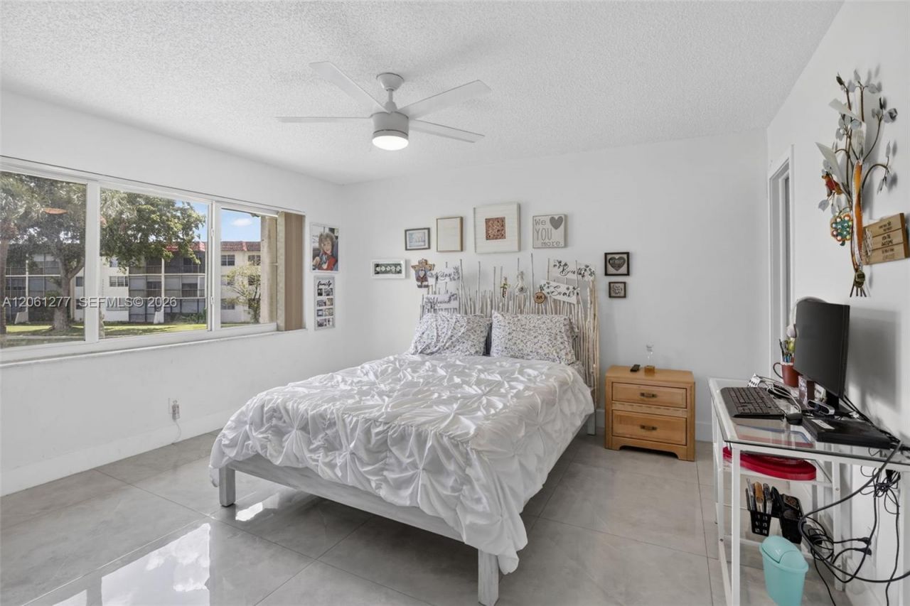 8941 S Hollybrook Blvd , Unit 202, Pembroke Pines, FL 33025 Photo
