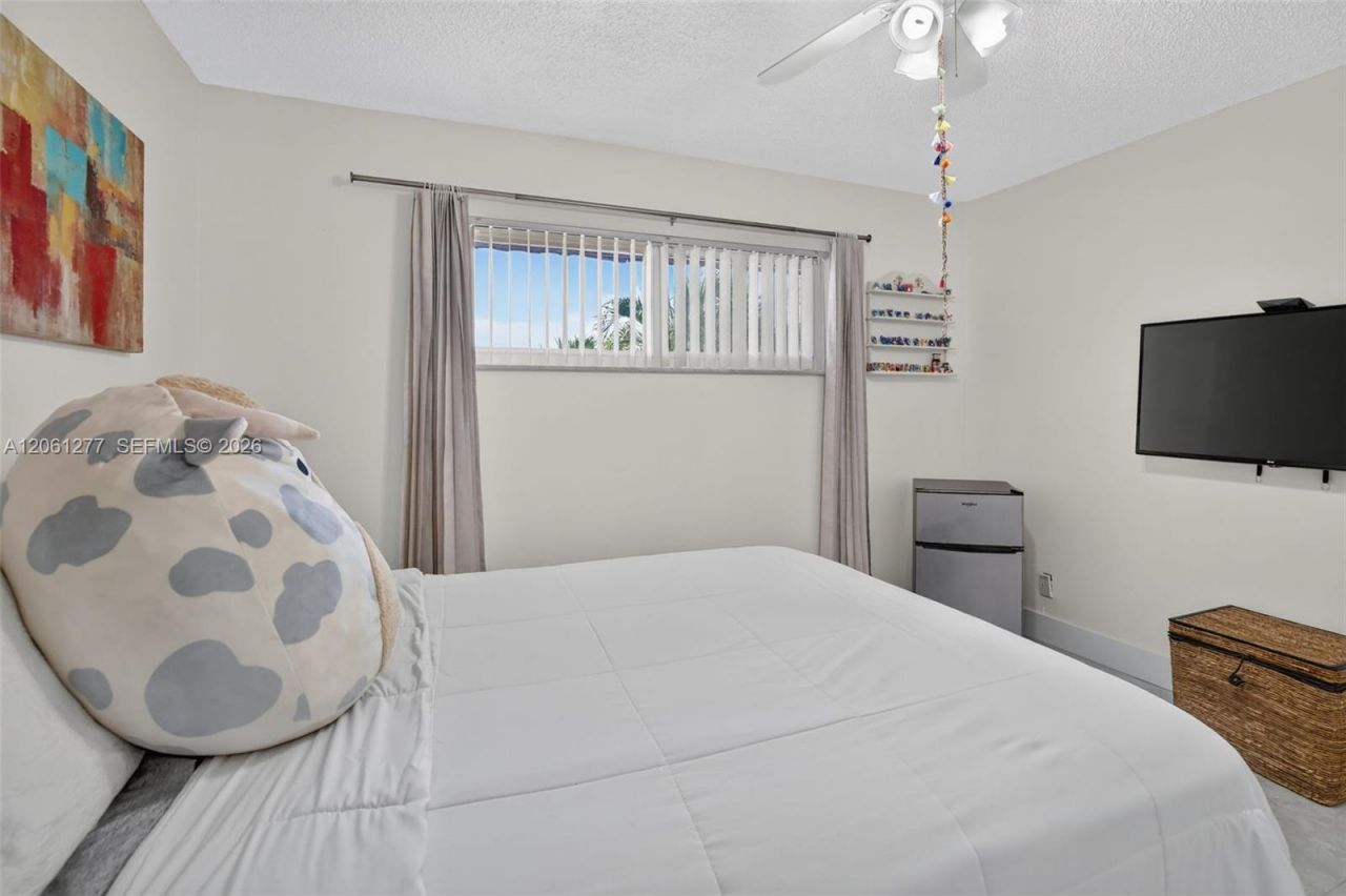 8941 S Hollybrook Blvd , Unit 202, Pembroke Pines, FL 33025 Photo