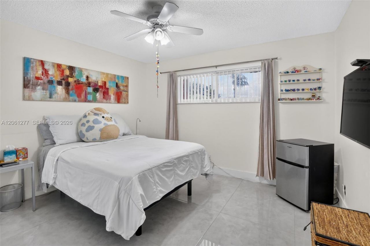 8941 S Hollybrook Blvd , Unit 202, Pembroke Pines, FL 33025 Photo