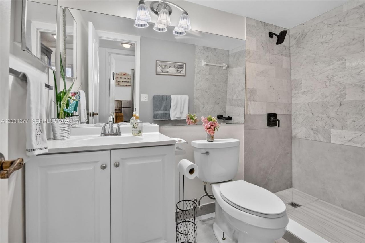 8941 S Hollybrook Blvd , Unit 202, Pembroke Pines, FL 33025 Photo