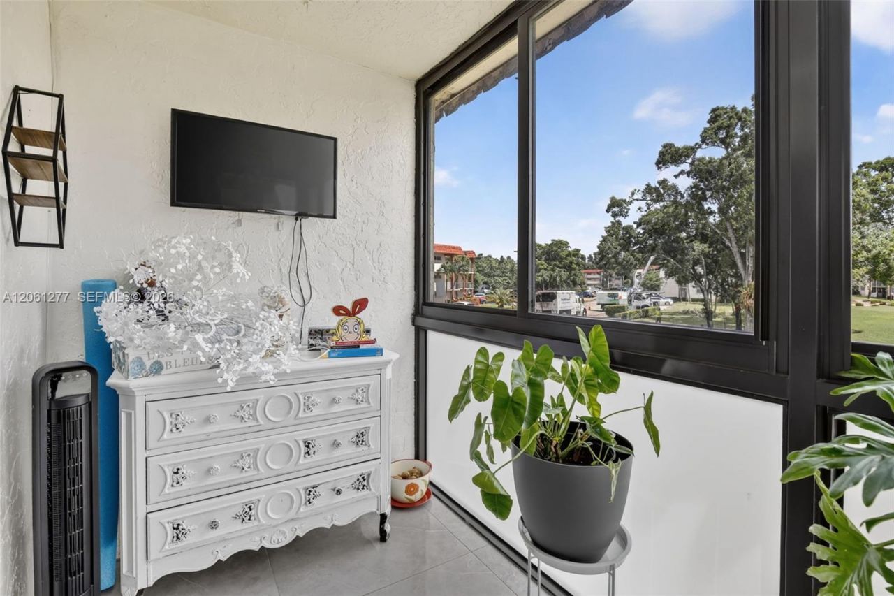 8941 S Hollybrook Blvd , Unit 202, Pembroke Pines, FL 33025 Photo