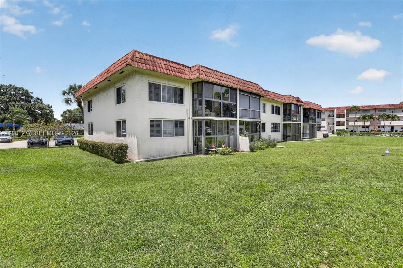 8941 S Hollybrook Blvd , Unit 202, Pembroke Pines, FL 33025 Photo