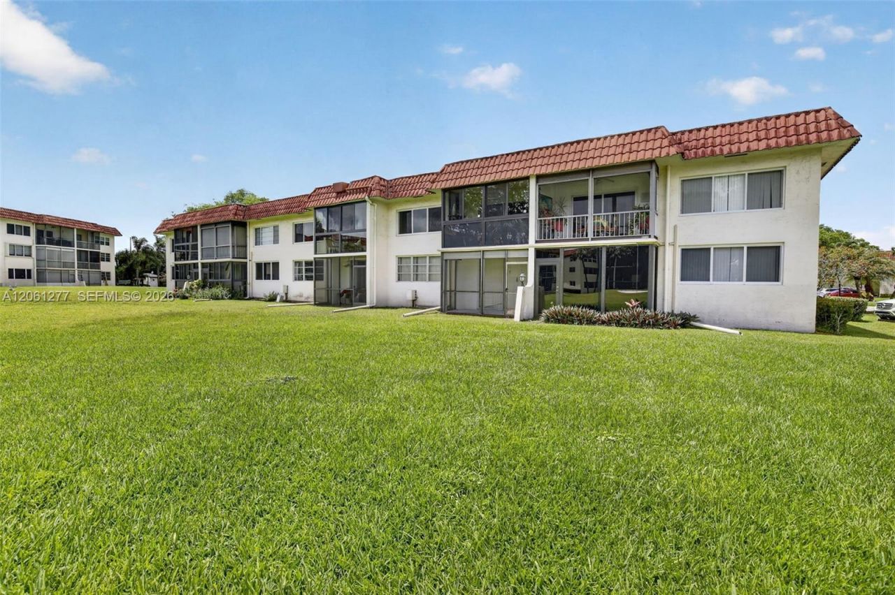 8941 S Hollybrook Blvd , Unit 202, Pembroke Pines, FL 33025 Photo