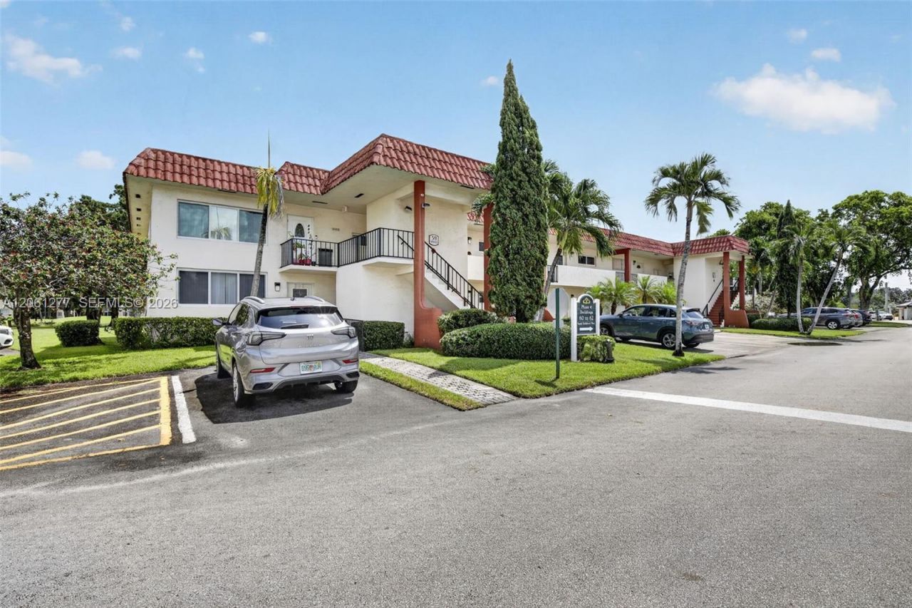 8941 S Hollybrook Blvd , Unit 202, Pembroke Pines, FL 33025 Photo