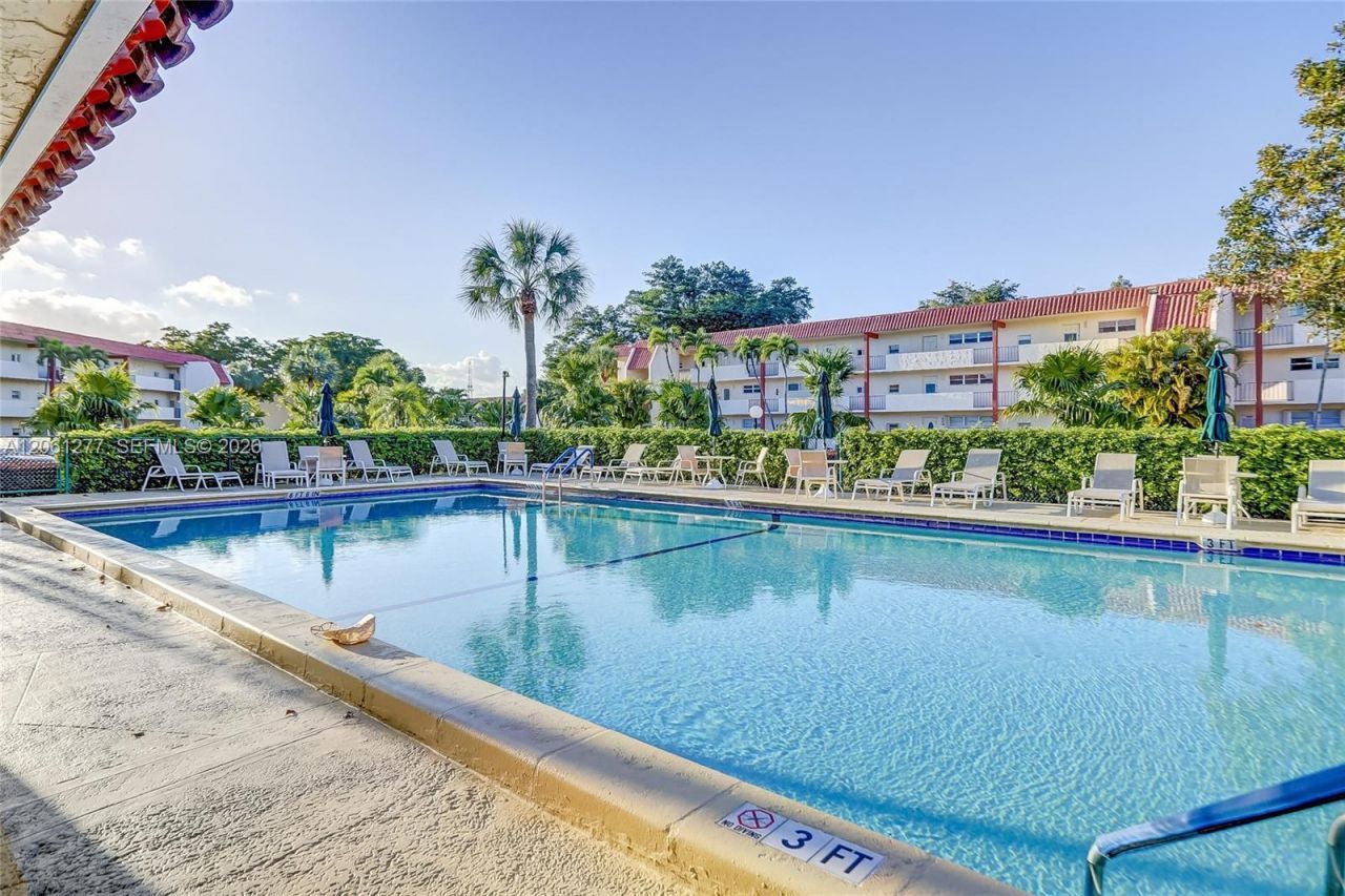 8941 S Hollybrook Blvd , Unit 202, Pembroke Pines, FL 33025 Photo