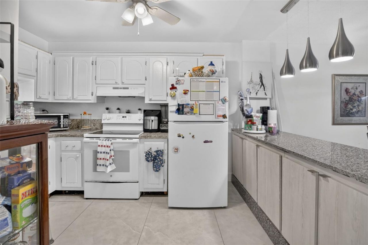 8941 S Hollybrook Blvd , Unit 202, Pembroke Pines, FL 33025 Photo