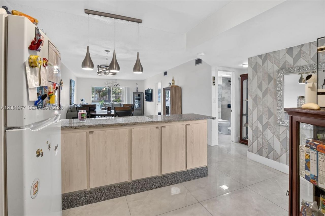 8941 S Hollybrook Blvd , Unit 202, Pembroke Pines, FL 33025 Photo