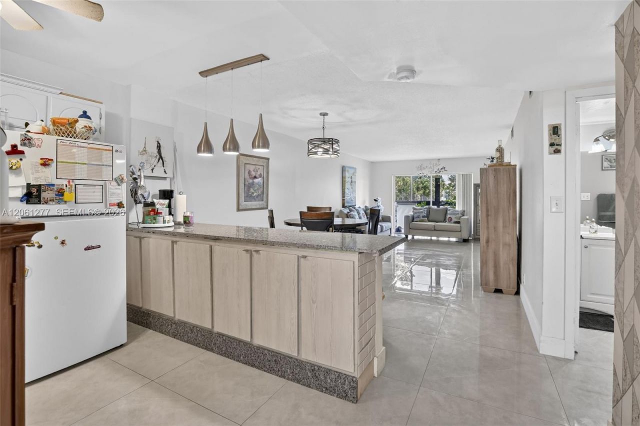 8941 S Hollybrook Blvd , Unit 202, Pembroke Pines, FL 33025 Photo