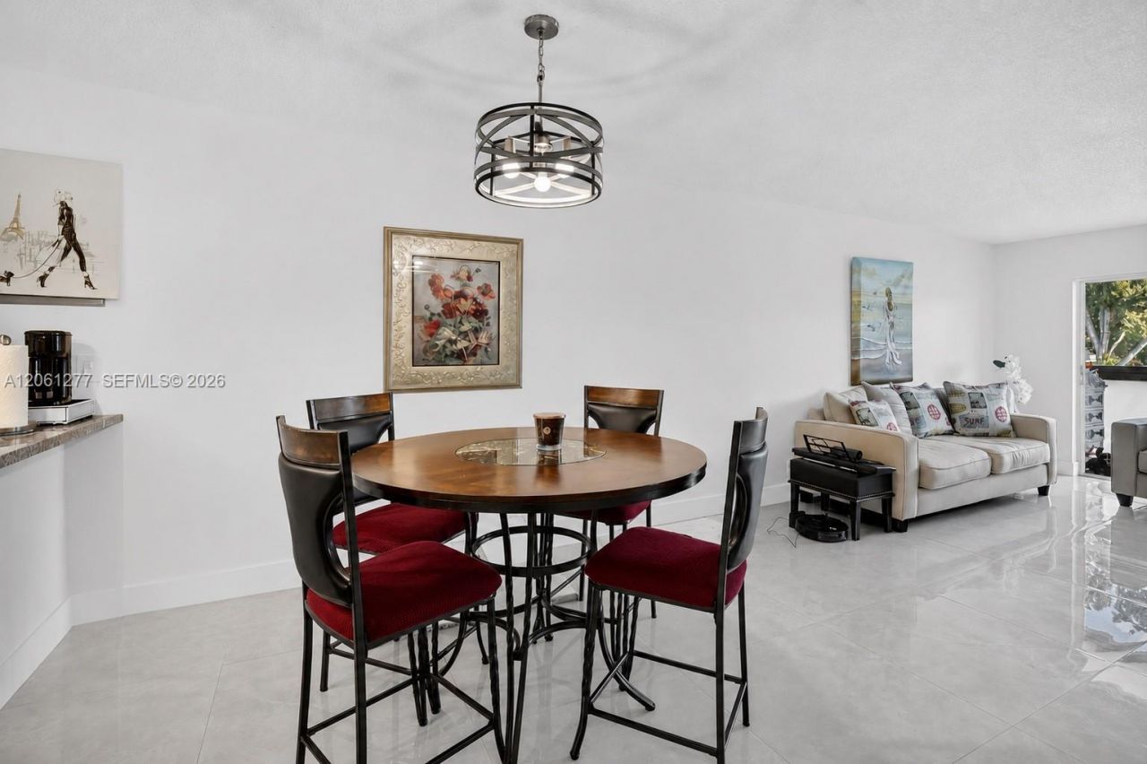 8941 S Hollybrook Blvd , Unit 202, Pembroke Pines, FL 33025 Photo