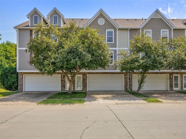 5573 Boston Court, Johnston, IA 50131