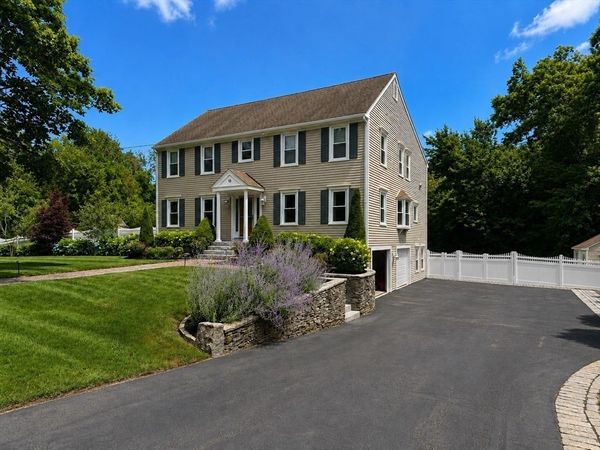 10 Stoneybrook Drive, Bridgewater, MA 02324