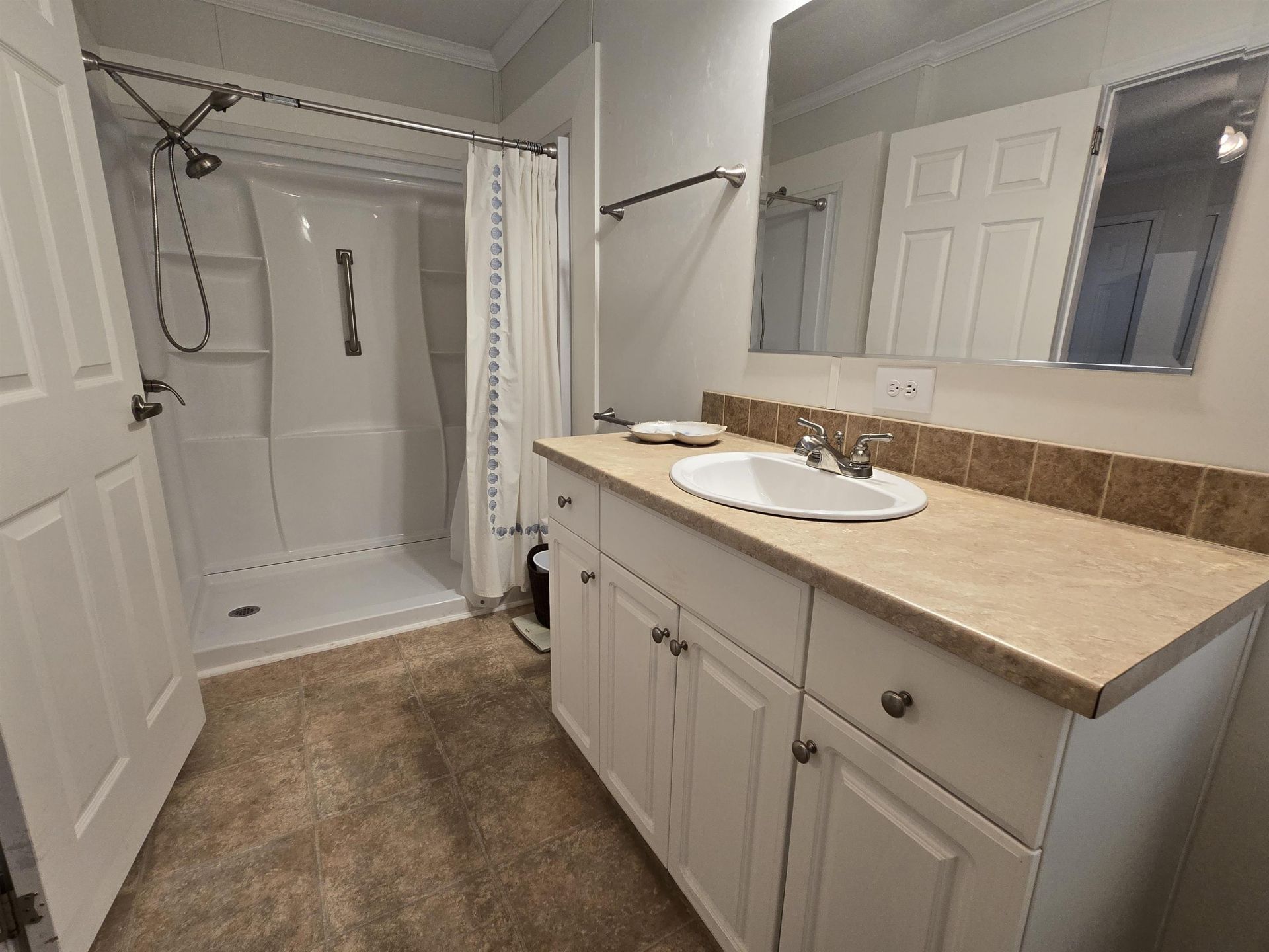 466 W Banks Dr.  Photo 25