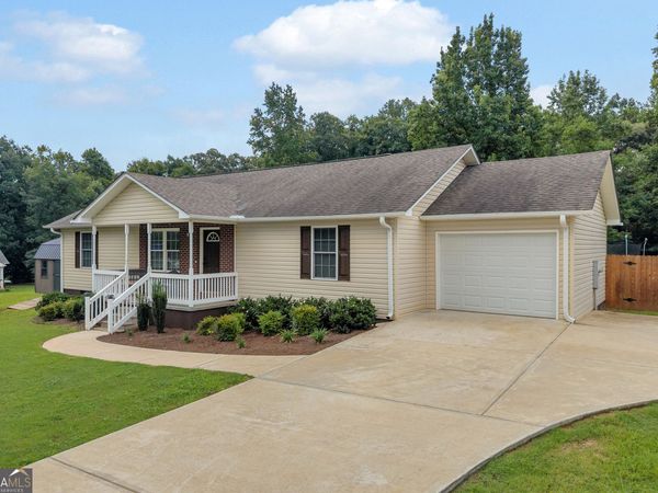 423 N Point Circle, Hartwell, GA 30643