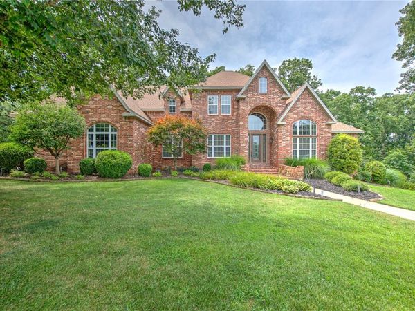 219 Ridgefield Street , Bentonville, AR 72712