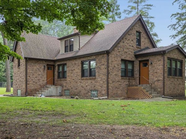 9048 Maple Avenue , Burr Ridge, IL 60527