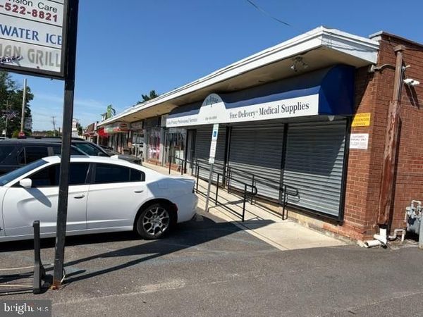 1940 DELMAR DRIVE, FOLCROFT, PA 19032