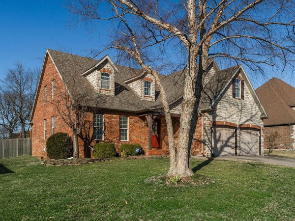 3801 W Randall Street , Battlefield, MO 65619