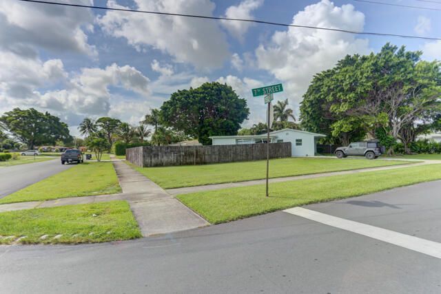 1133 7th Street, Lake Park, FL 33403 Photo