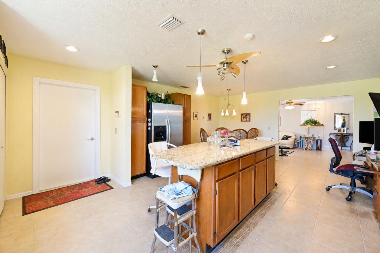 8690 Shadylake Lane, Fort Pierce, FL 34947 Photo