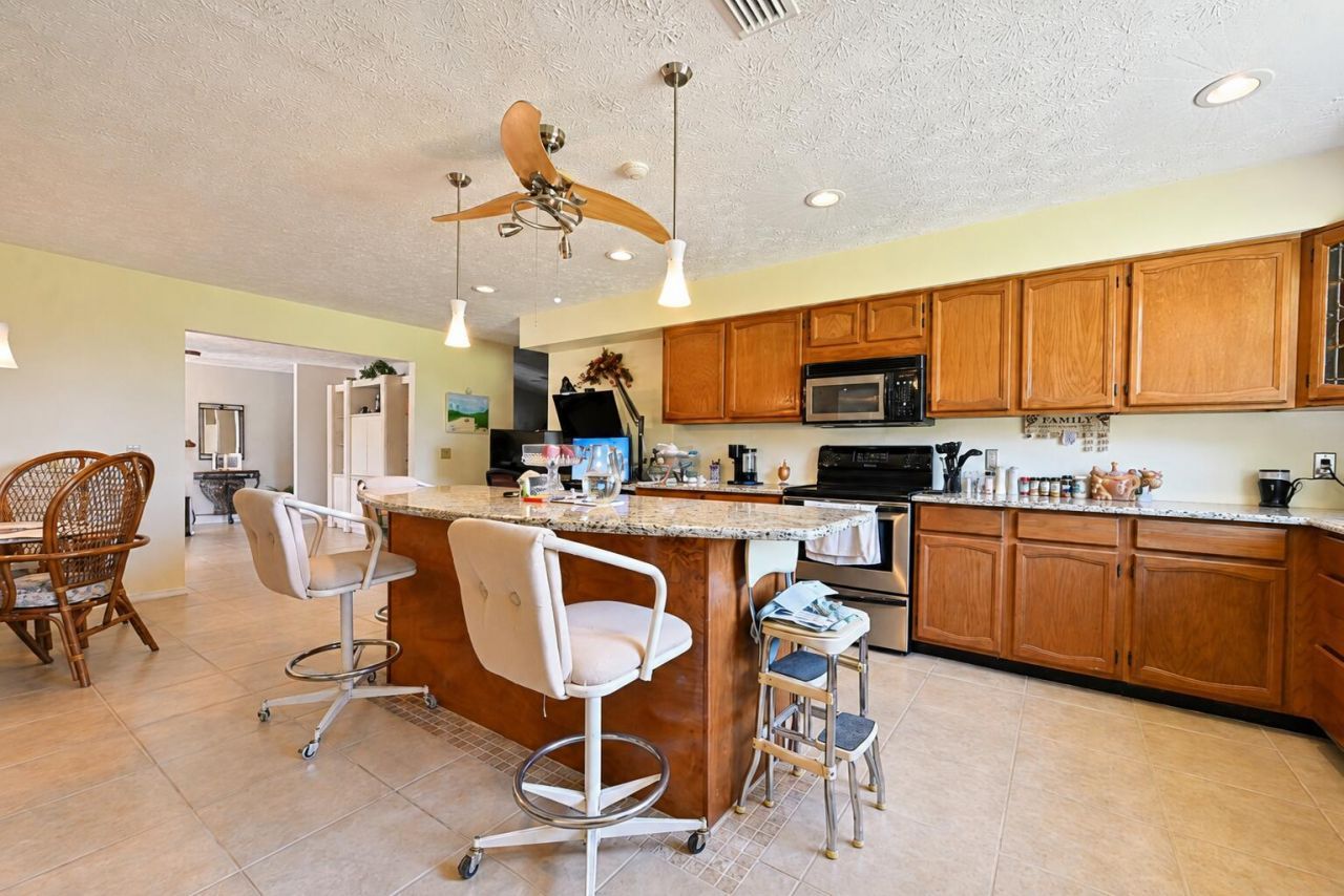 8690 Shadylake Lane, Fort Pierce, FL 34947 Photo