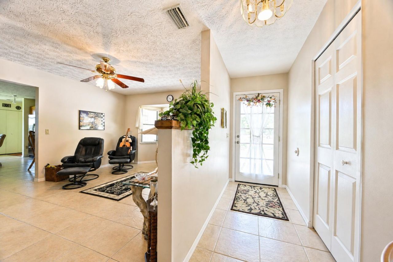 8690 Shadylake Lane, Fort Pierce, FL 34947 Photo