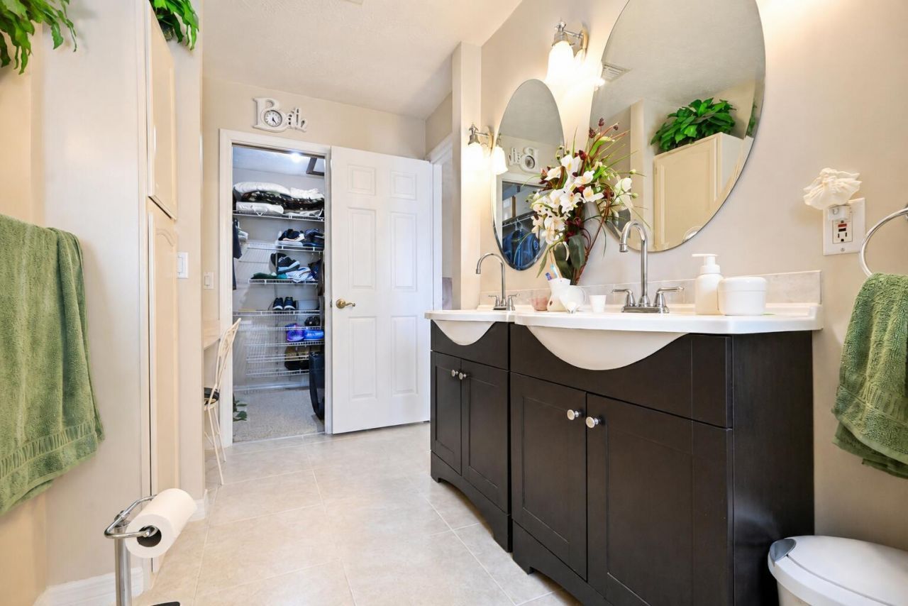 8690 Shadylake Lane, Fort Pierce, FL 34947 Photo