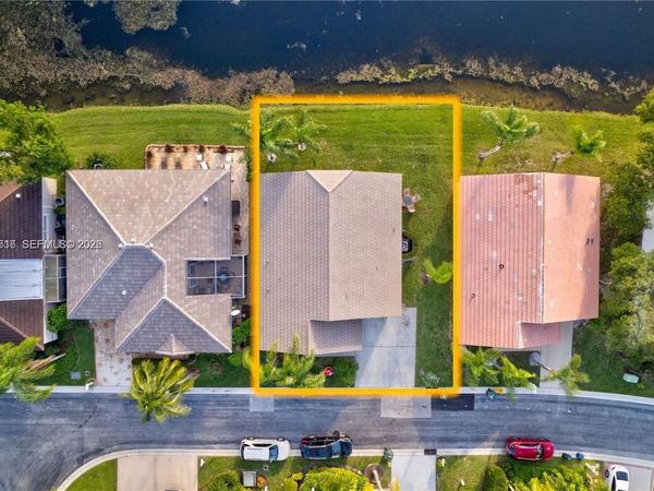 112 Caribe Ct, Green Acres, FL 33413