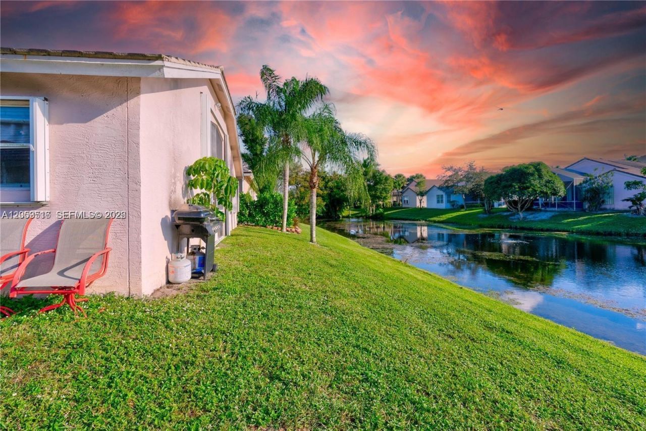 112 Caribe Ct, Greenacres, FL 33413 Photo