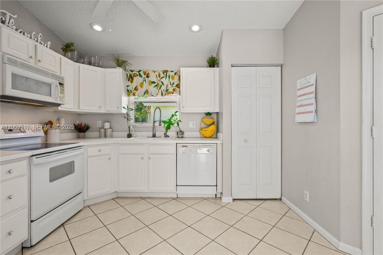 112 Caribe Ct, Greenacres, FL 33413 Photo