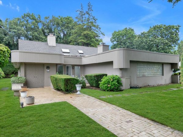 57 Parkway Drive , Roslyn Heights, NY 11577