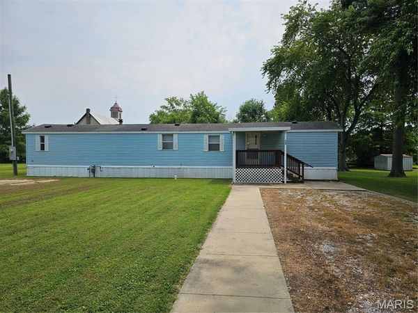 702 E Feifer , Sparta, IL 62286