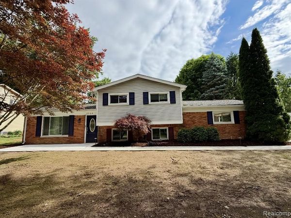2360 Oklahoma Avenue , Rochester Hills, MI 48309