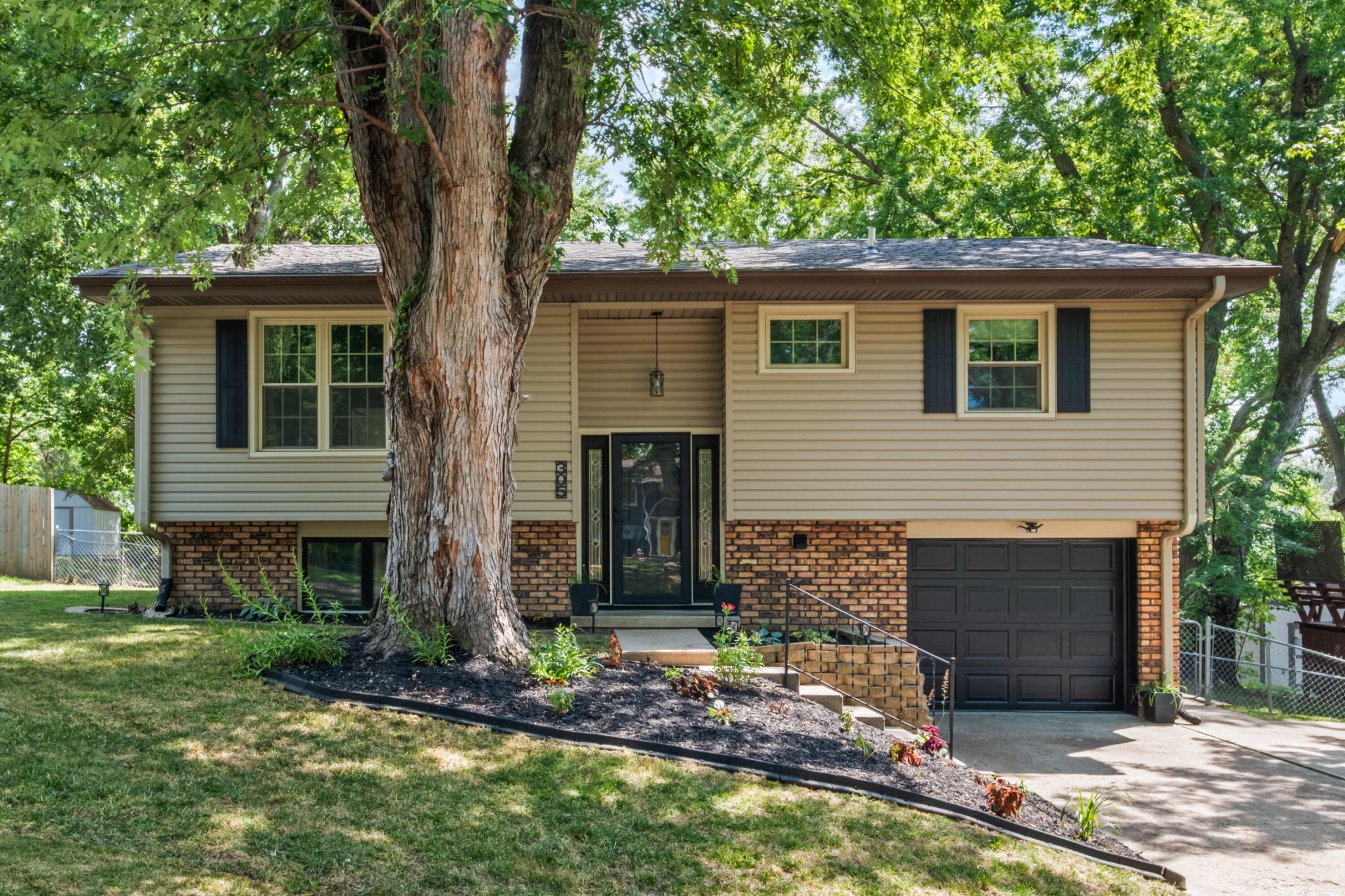305 Ridgeway Drive, Glenwood, IA 51534 Main Photo