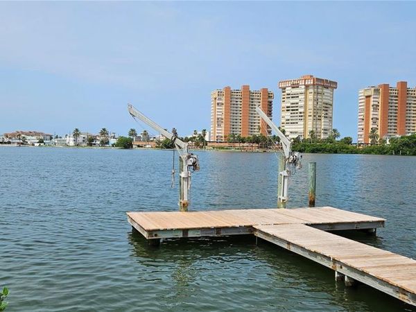 623 180TH AVENUE E, REDINGTON SHORES, FL 33708