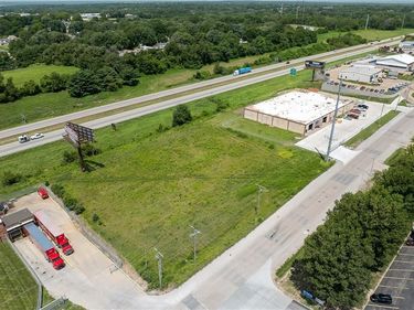 3702 S Leonard Road, St Joseph, MO 64503