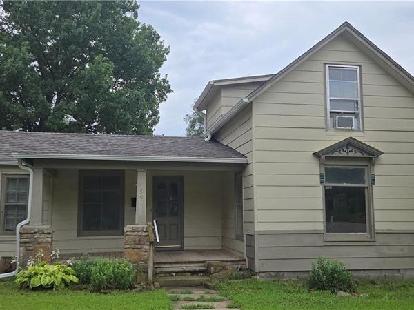 501 E Piankishaw Street, Paola, KS 66071