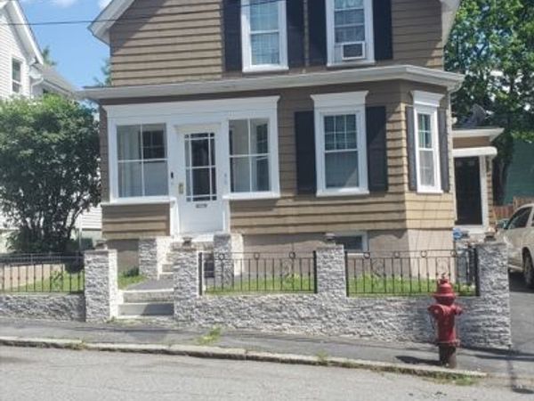 35 Farmland Rd, Lowell, MA 01850