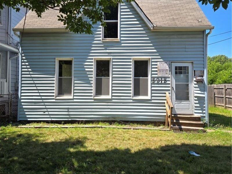 5915 Cable Avenue , Cleveland, OH 44127 Photo 2