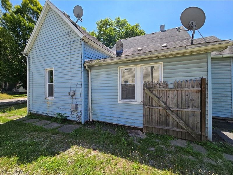 5915 Cable Avenue , Cleveland, OH 44127 Photo 6