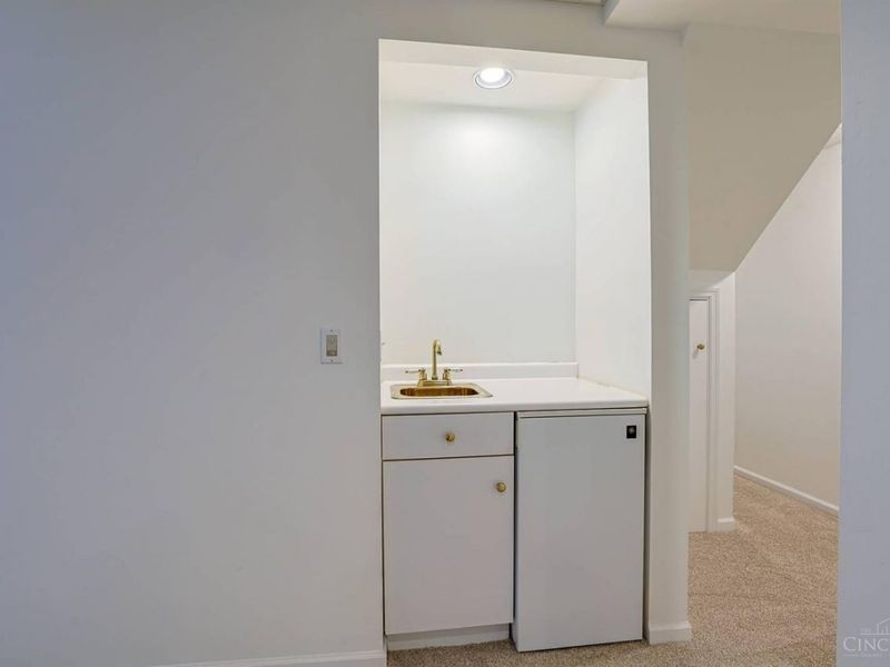 1075 Edwards Road, Cincinnati, OH 45208 Photo 42