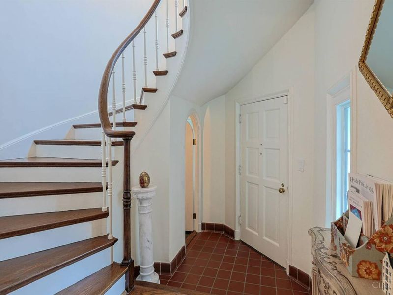 1075 Edwards Road, Cincinnati, OH 45208 Photo 5
