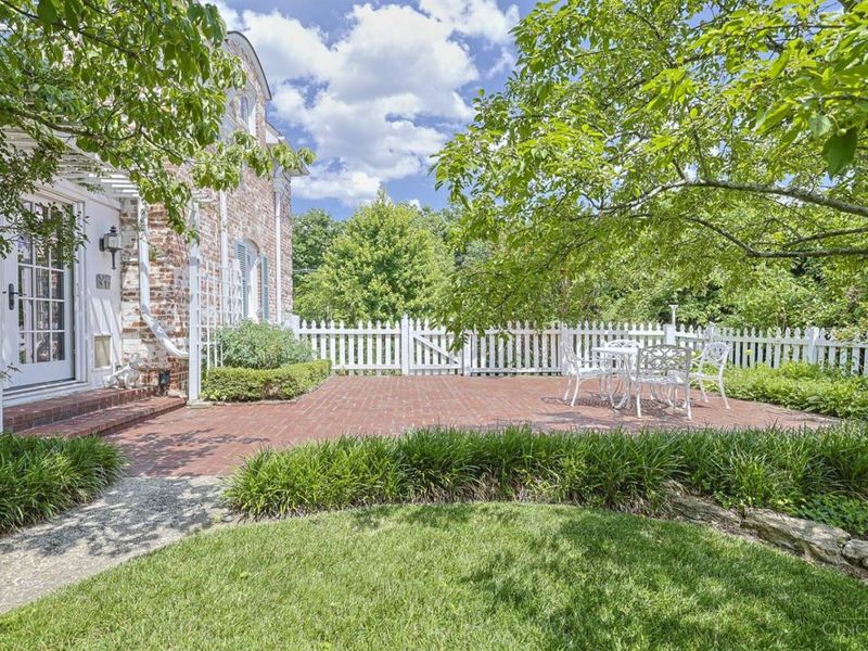 1075 Edwards Road, Cincinnati, OH 45208 Photo 54